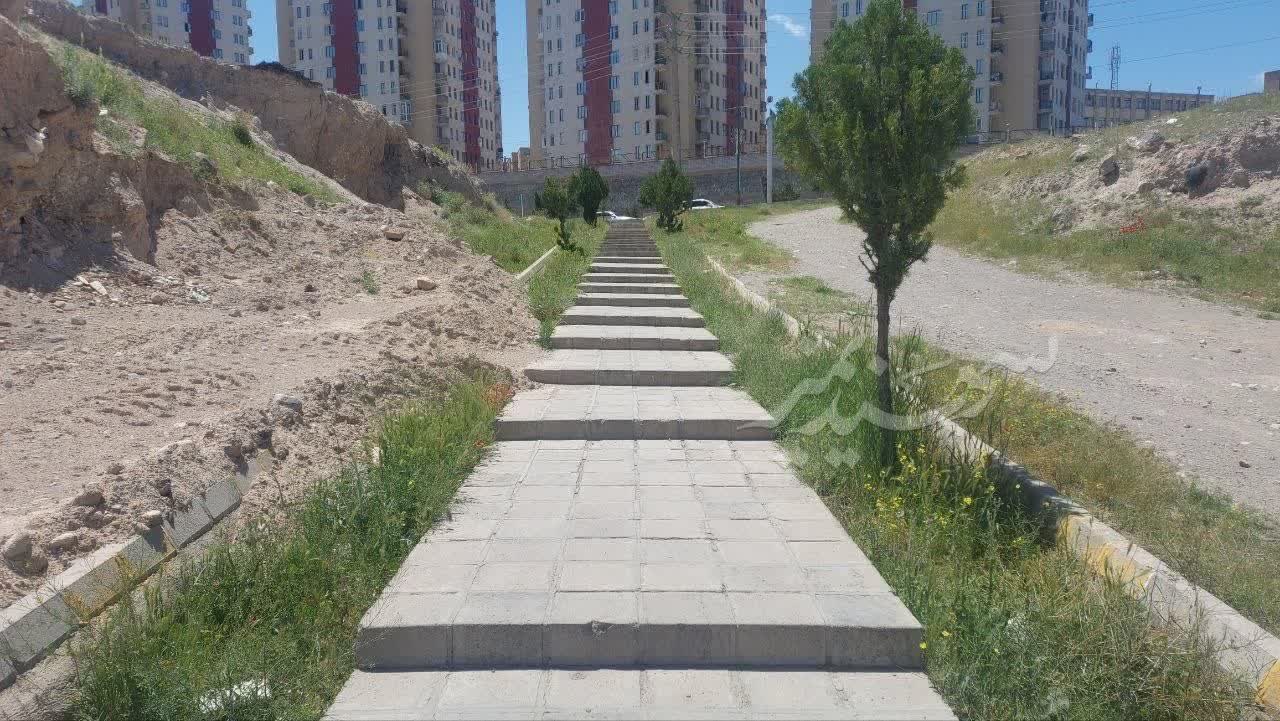 ساماندهی مسیر پله‌ای میدان مادر